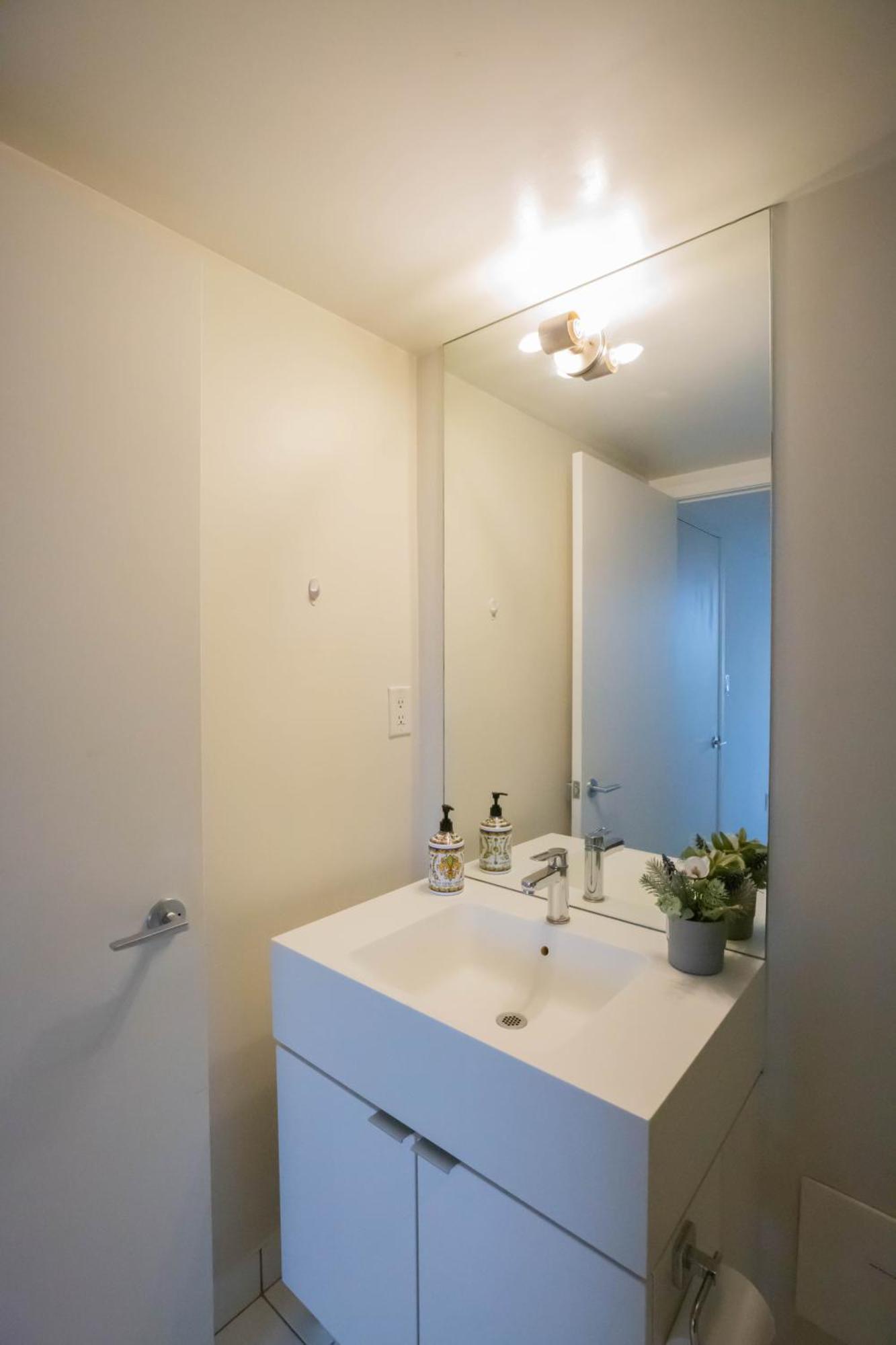 تورونتو Cn Tower View Suite With Free Parking المظهر الخارجي الصورة